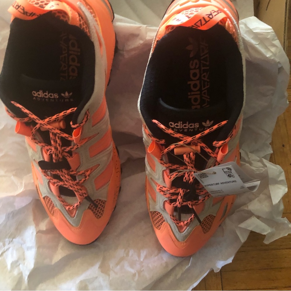 Adidas salmon coloured runners